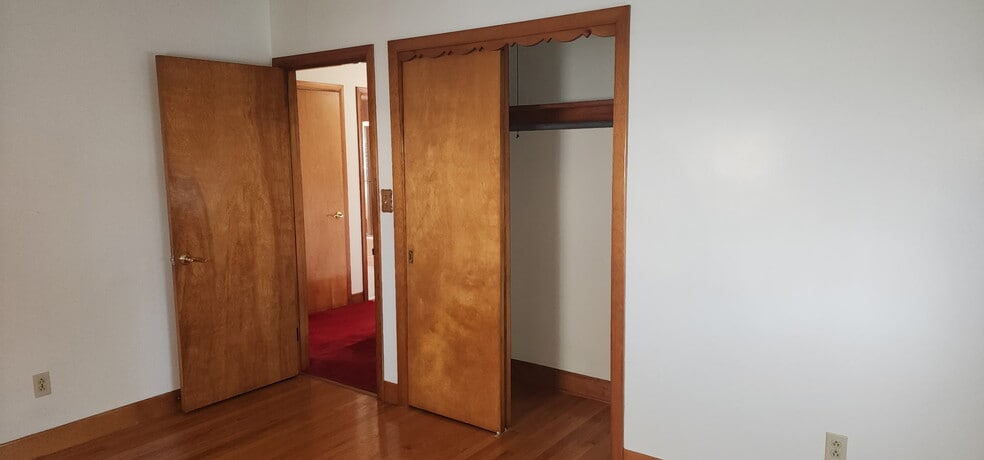 Building Photo - 561 Chicago St