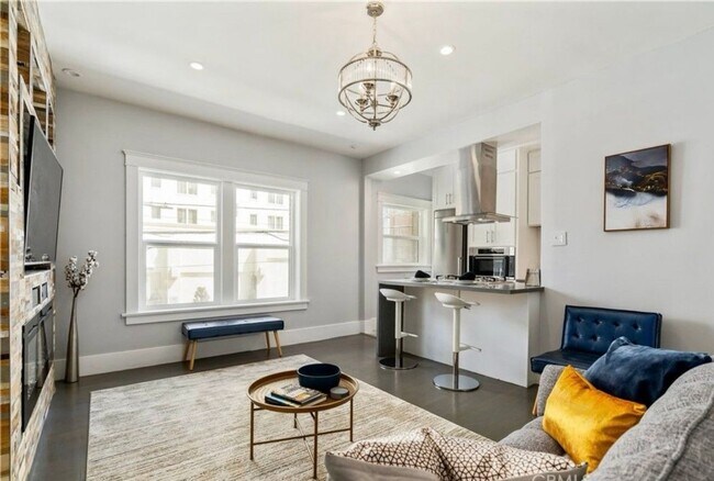 Building Photo - Charming Studio with Vintage Appeal