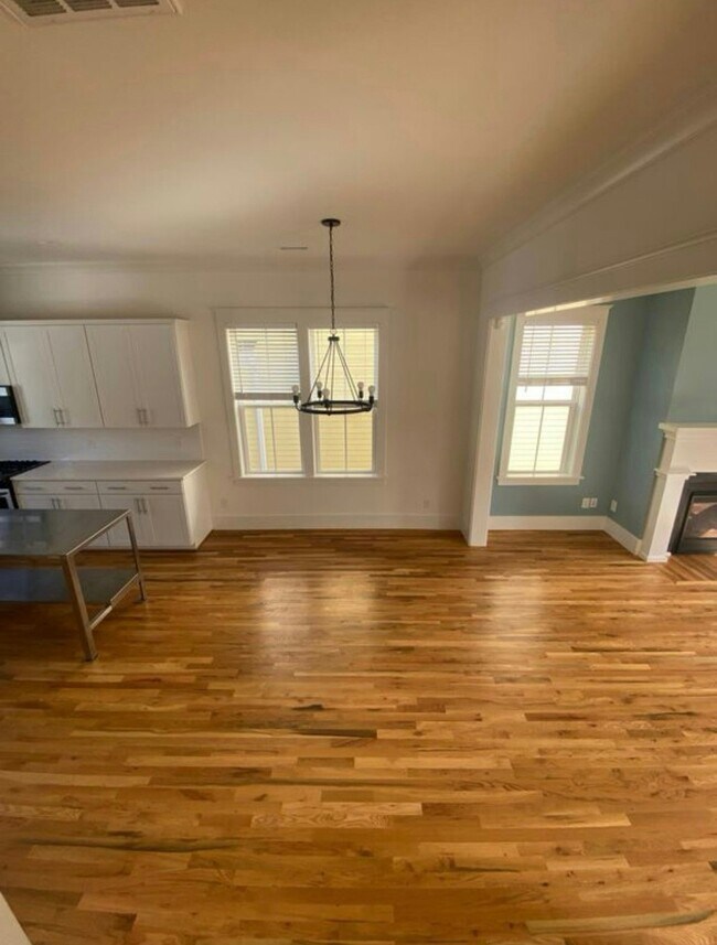 Building Photo - 225 Airlie Dr