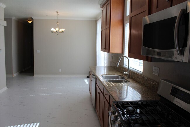 Building Photo - 3 Bed 2 Bath Home for Rent in Anza on 2 pl...