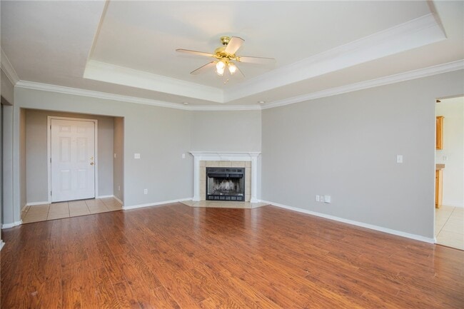 Building Photo - 902 SW Sandrock Rd