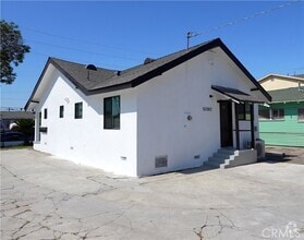 Building Photo - 823 W 78th St