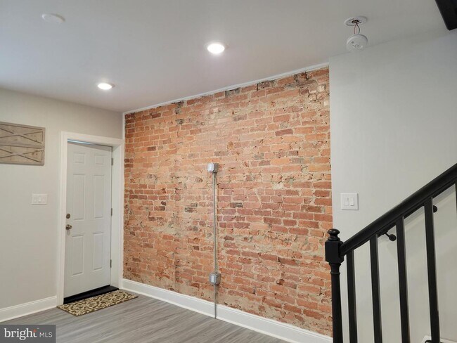 Building Photo - 412 Durfor St