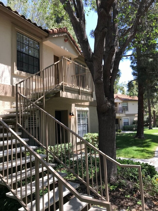 Building Photo - Cute and Cozy 2Br/2Ba Dual Master Condo in Terra Vista II