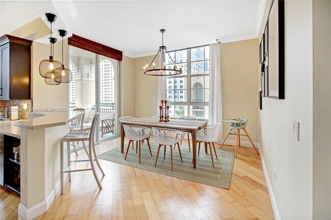 Building Photo - 520 SE 5 Ave