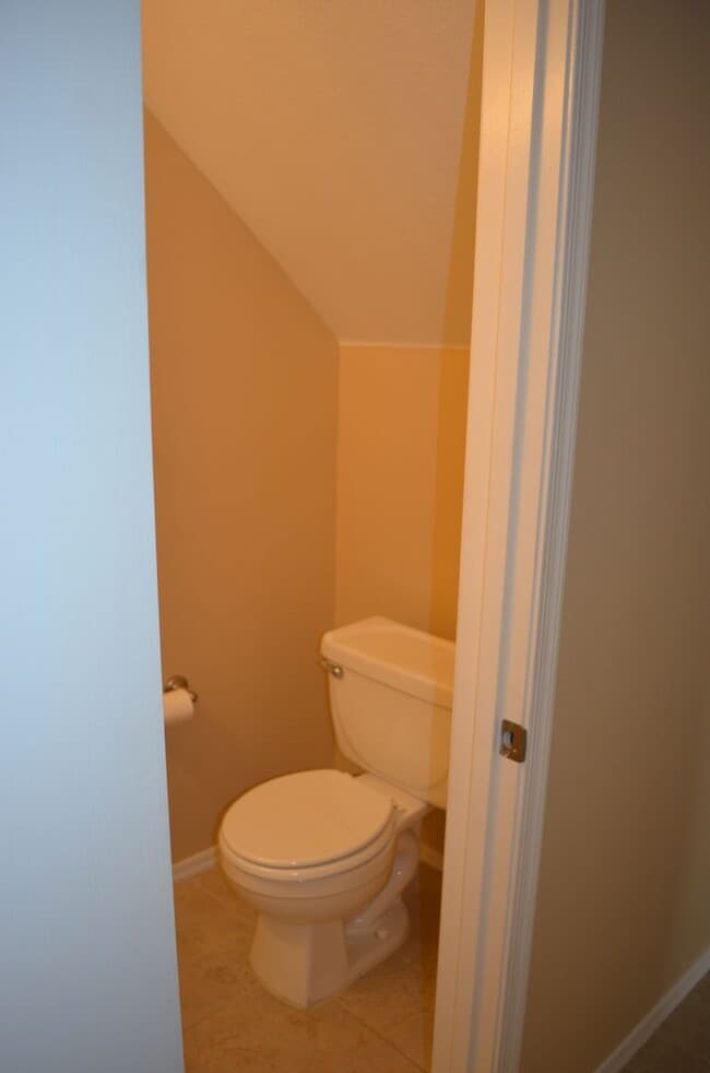 Building Photo - MOVE IN Special!!  Biltmore 2 bedroom!