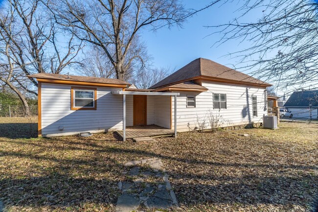 Building Photo - Charming 3 Bed / 1 Bath Home in Greenwood