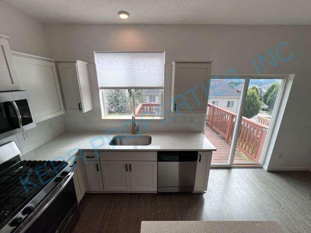 Building Photo - Spacious 4-Bedroom Townhouse with 3.5 Baths in Prime Happy Valley Location – 2021 Sq Ft of Modern...