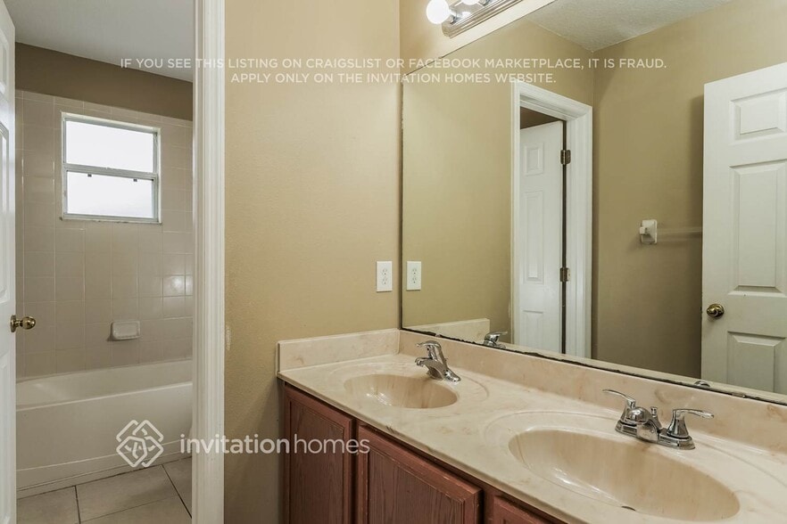 Building Photo - 220 Cimarron Dr
