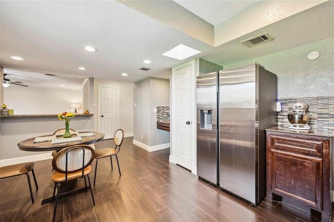Building Photo - 3611 Drawbridge Dr