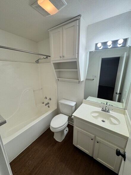 Building Photo - 1223 James Ave