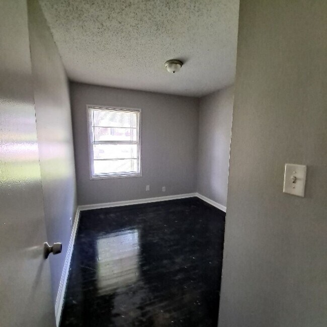 Building Photo - 3453 Madewell St