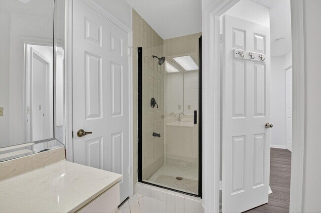 Building Photo - 5530 Coach House Cir