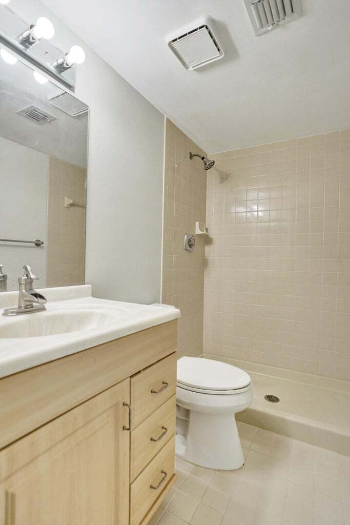 Building Photo - 4260 Village Dr