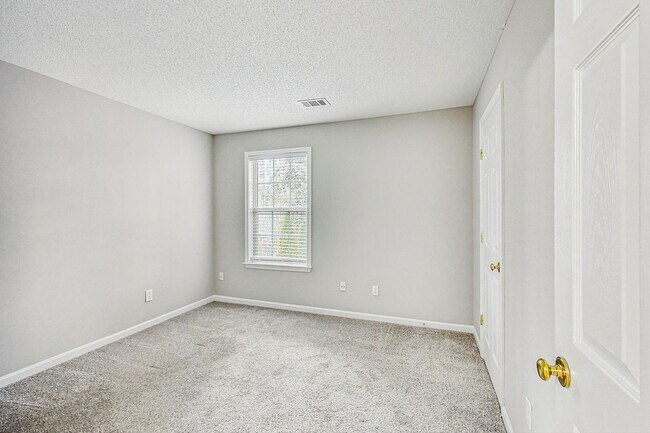 Building Photo - Single-family home in Kennesaw, GA near KSU, Town Center and Woodstock.