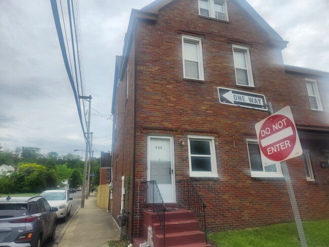 Primary Photo - 732 Idlewood Ave