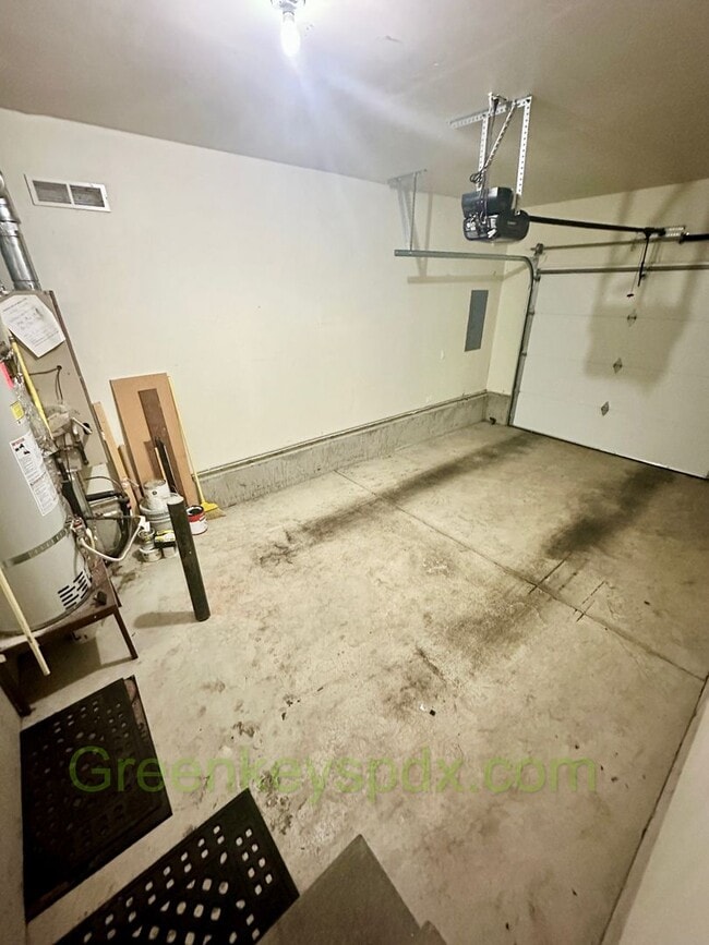 Building Photo - Awesome 3-bedroom, 2.5-bathroom house in North Portland.