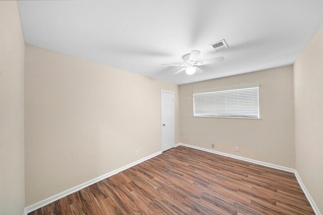 Building Photo - Spacious 4-Bedroom, 2-Bath Home in Texas C...
