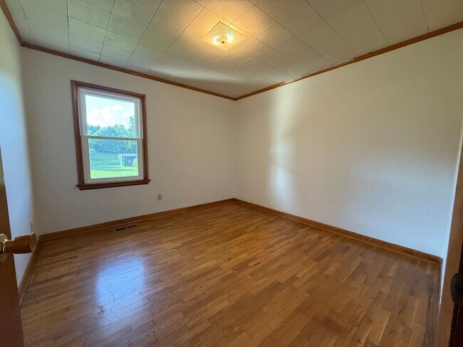 Building Photo - 2459 Middlesettlements Rd