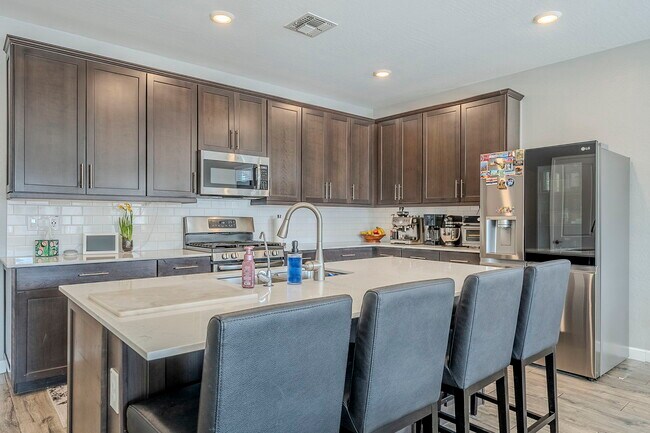 Building Photo - 9935 E Thornbush Ave