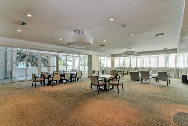 Building Photo - 218 SE 14th St