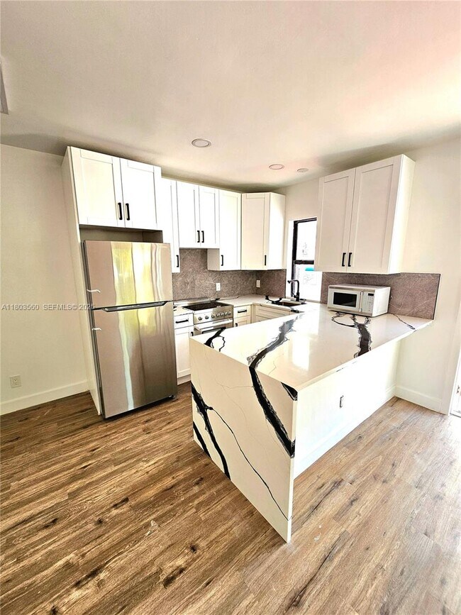 Building Photo - 1946 Pierce St