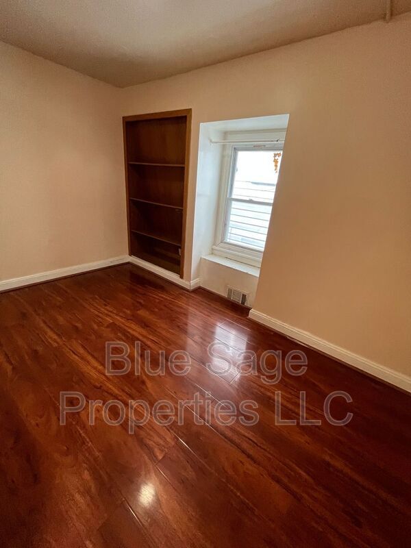 Building Photo - 17 S Church Ln