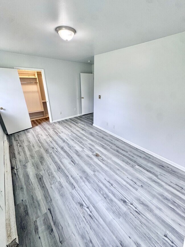 Building Photo - 8361 Schantz Rd