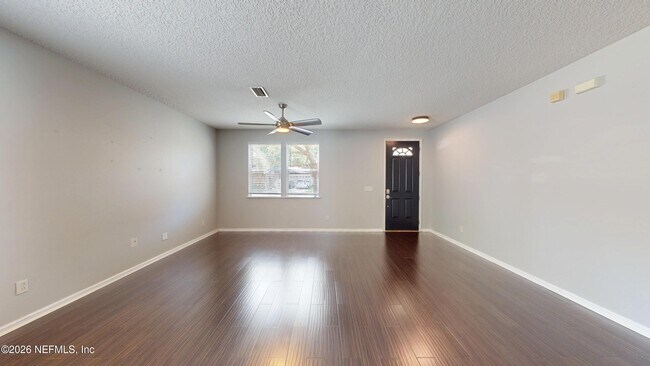 Building Photo - 1063 Collinswood Dr W