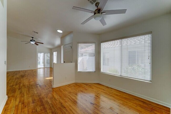 Building Photo - READY TO VIEW NOW! Stunning 3 Bed 2 Bath H...