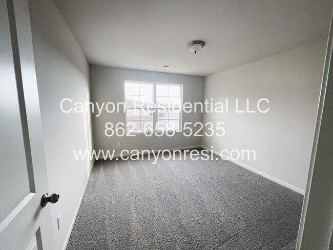 Building Photo - 706 Quail Ln