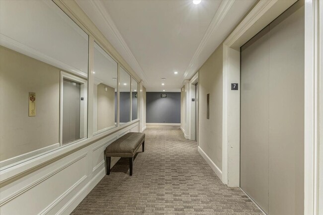 Building Photo - 565 Bellevue Ave