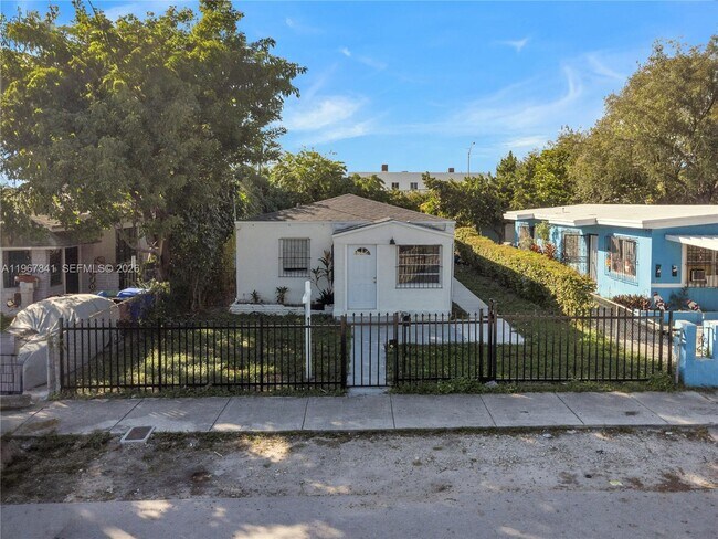 Building Photo - 6940 NW 6th Ct