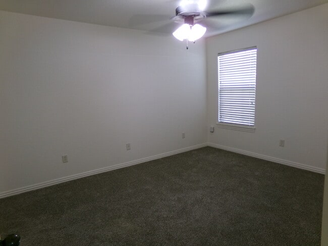 Building Photo - 3876 W Mahogany Dr