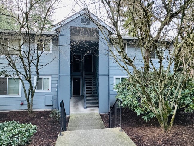 Primary Photo - 2Bd/2Ba Kirkland Condo