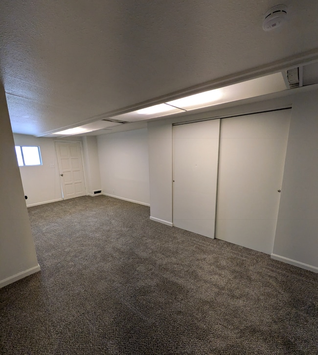 Building Photo - 8th15905