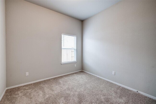 Building Photo - 120 Lyndon Dr