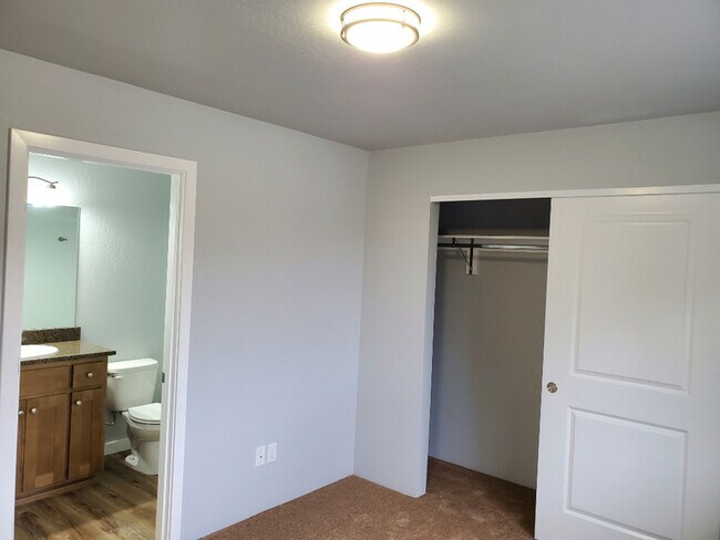 Building Photo - 220 Cheryl Ln