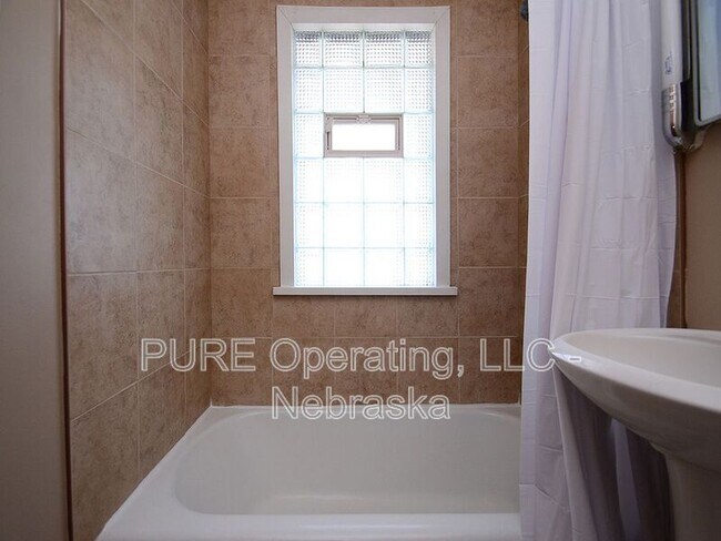 Building Photo - 210 N 32nd Ave