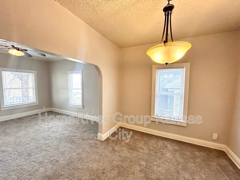 Building Photo - 1305 Oakley Ave