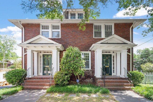 Primary Photo - Beautiful home in Durham!