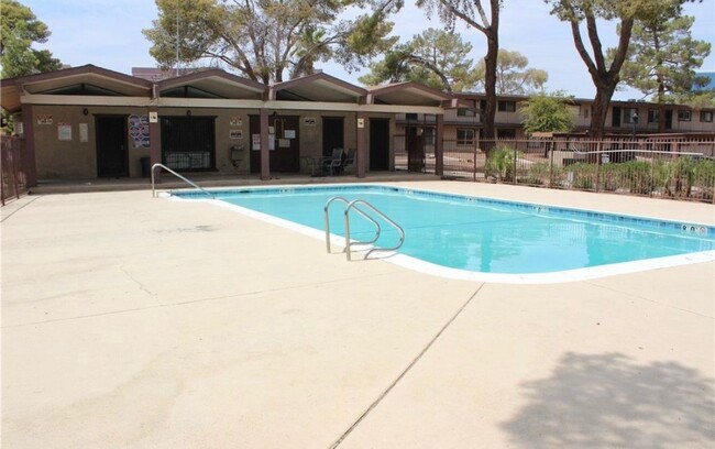 Building Photo - 625 S Royal Crest Cir
