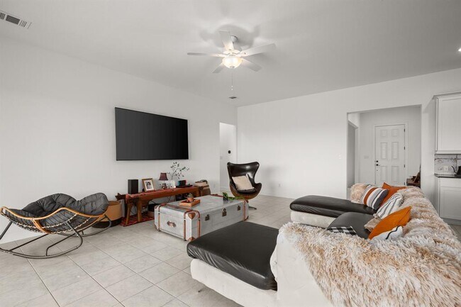 Building Photo - 385 Barnhill Lp