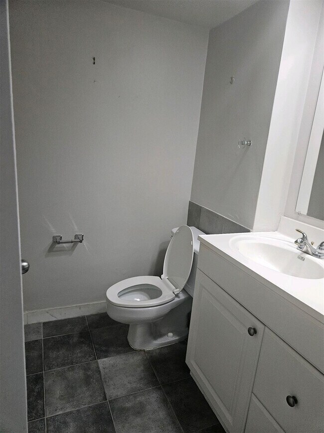 Building Photo - 3850 Galt Ocean Dr