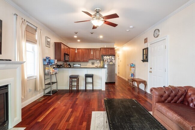 Building Photo - 34-36 H Street Unit 1L