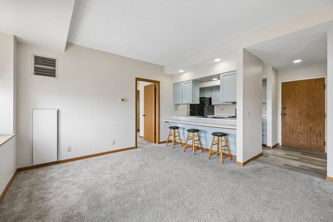 Building Photo - Downtown 2 bedroom Condo!