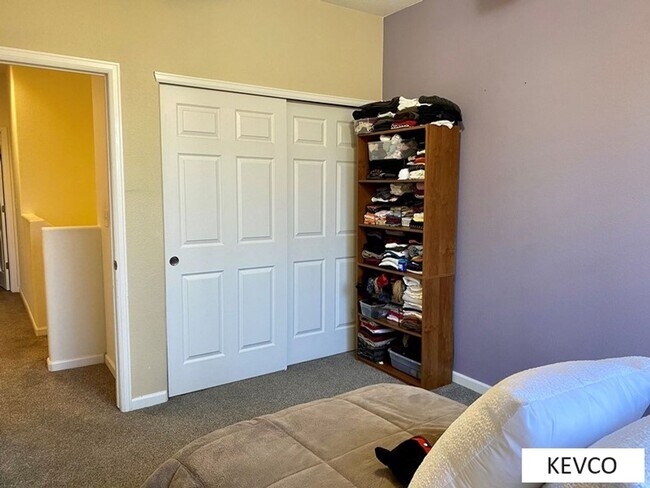 Building Photo - Three Level Townhouse with Attached Two Car Garage!