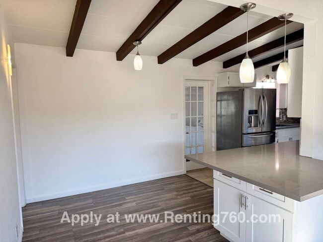 Building Photo - Updated 4 Bed 2 Bath Home!