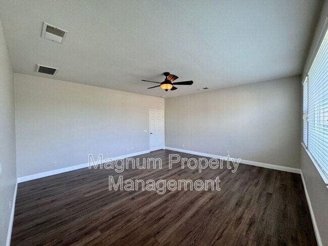 Building Photo - 34333 Northhaven Dr