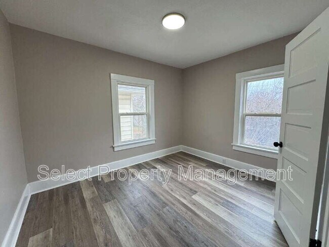 Building Photo - 2927 Hoagland Ave